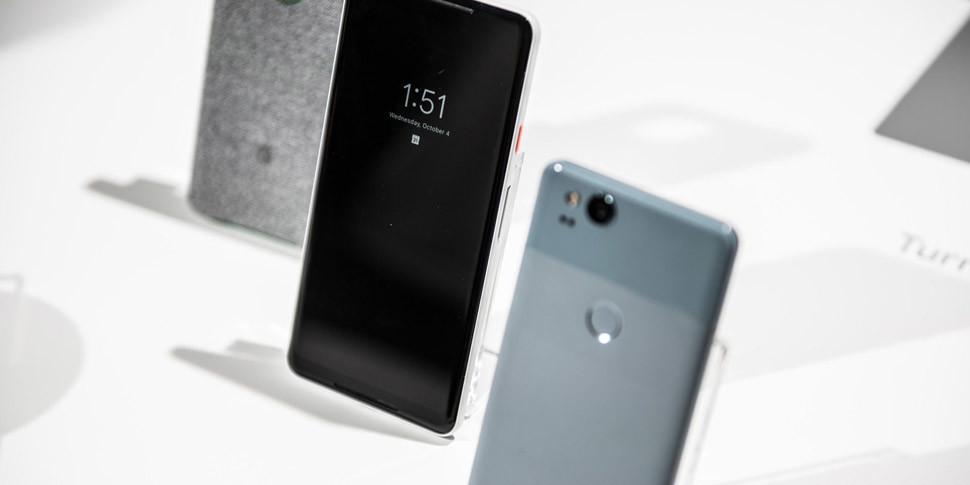 Владельцы Pixel 2 XL жалуются на стирающееся олеофобное покрытие и мерцание экрана