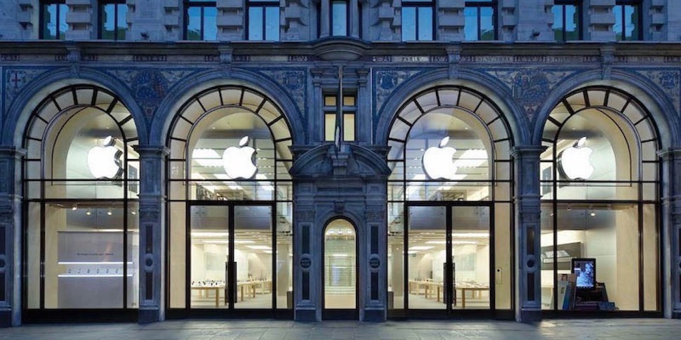 Банда на мопедах совершила набег на Apple Store